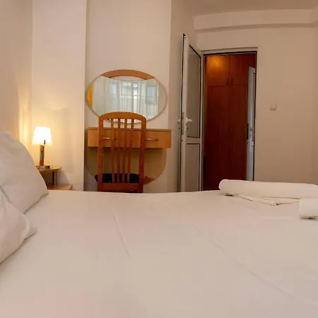 Апартамент Convenient 1-bedroom Flat Next To Harmanite Созопол