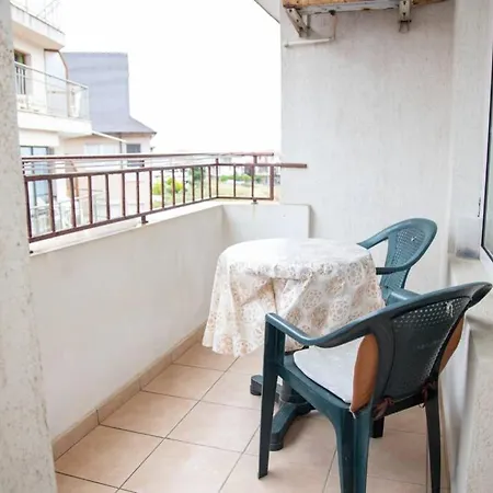 Апартамент Convenient 1-bedroom Flat Next To Harmanite