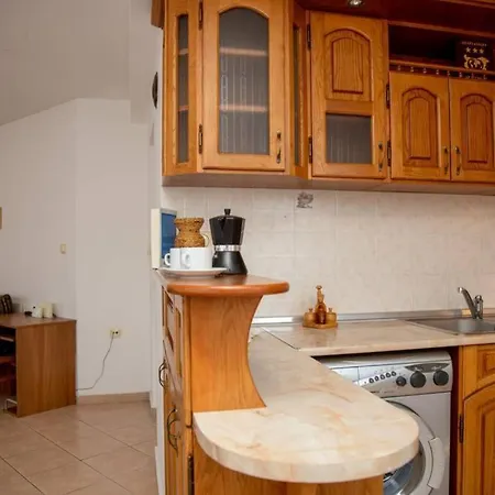 Апартамент Convenient 1-bedroom Flat Next To Harmanite